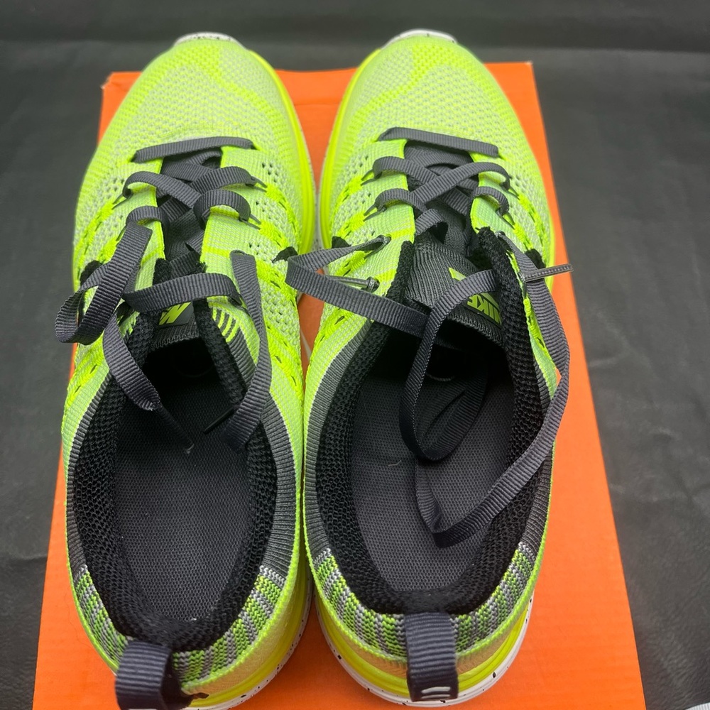 Women’s Nike Flyknit - Size 6.5 - Worn one time/like brand new - Picture 6 of 7